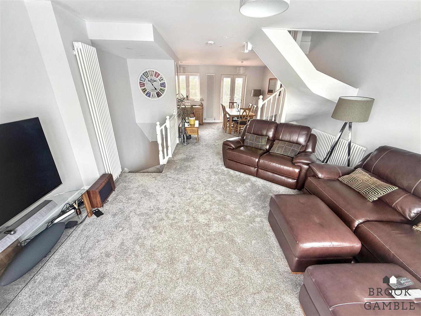 3 Bedroom House. The Piazza in Eastbourne, 2